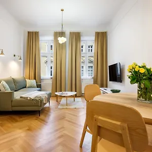 https://tyzenhauz-suites-topolowa.krakowhotelspoland.com